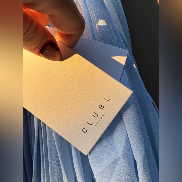 Club London REYNA Powder Blue Pleated Chiffon Cold-Shoulder Maxi Dress NWT! - Picture 8 of 9